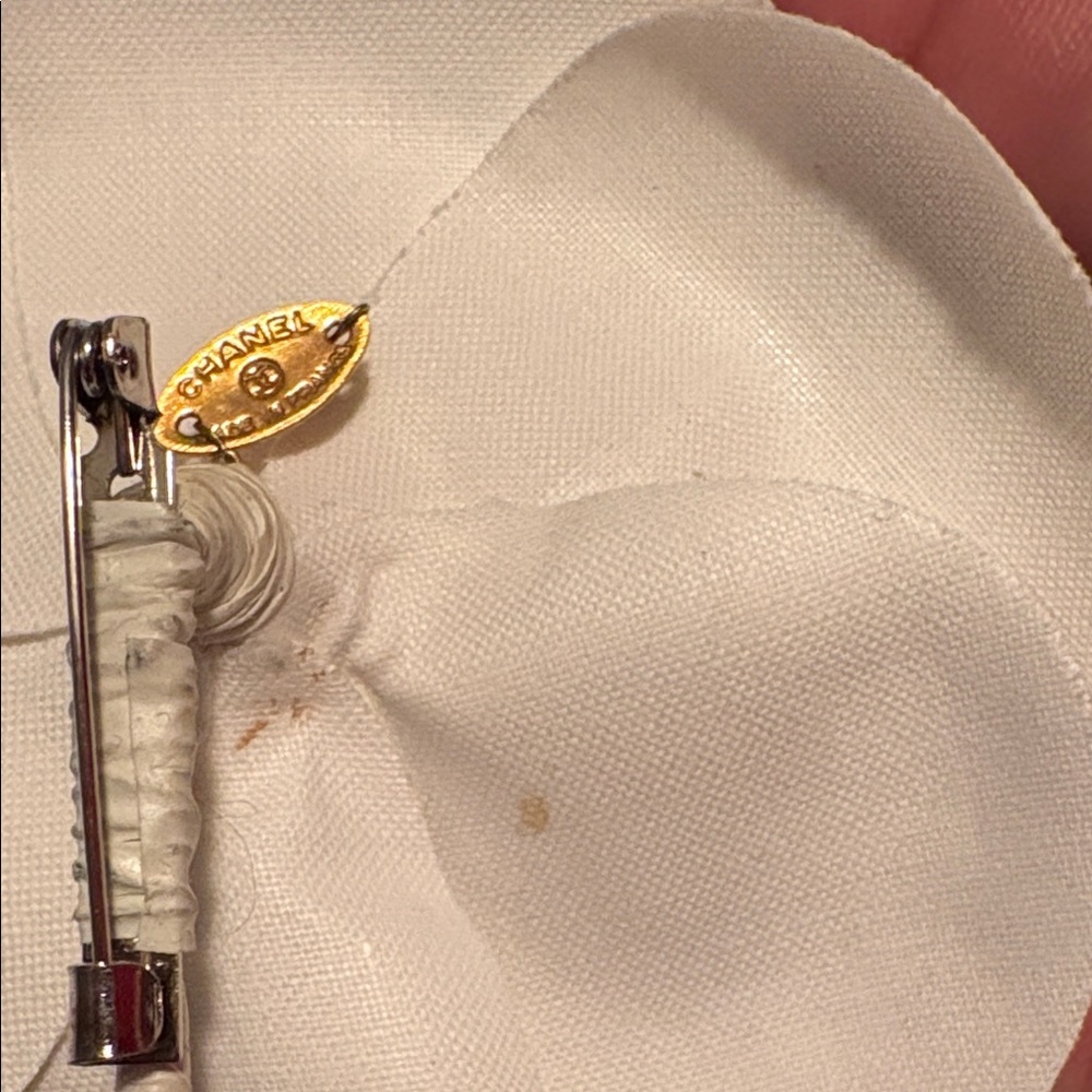 CHANEL Vintage Camilla Pin can use as a belt accent see last picture - Picture 3 of 7